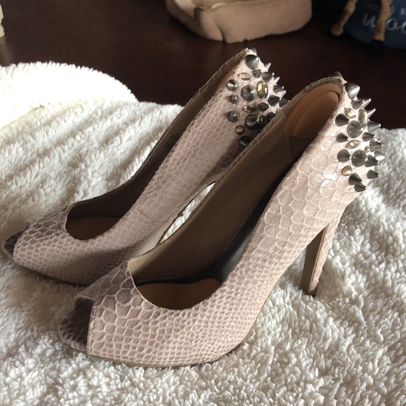 Vera Wang Simply Vera Heels - 6M - $11 - Picture 2 of 8